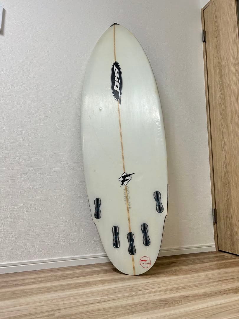 【たく】Bilt 5.5 26.4Lサーフボード　5'5