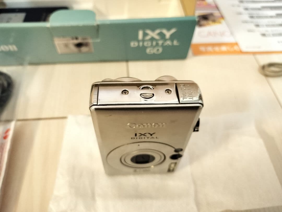 Canon IXY DIGITAL 60 本体と付属品