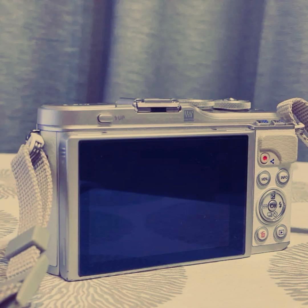 OLYMPUS PEN E-PL9 ミラーレス一眼 シルバー(美品・ハコなし)