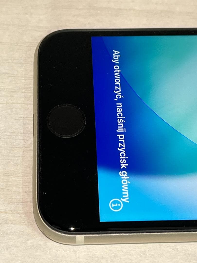 り*。様 Apple iPhone SE 第3世代 64GB