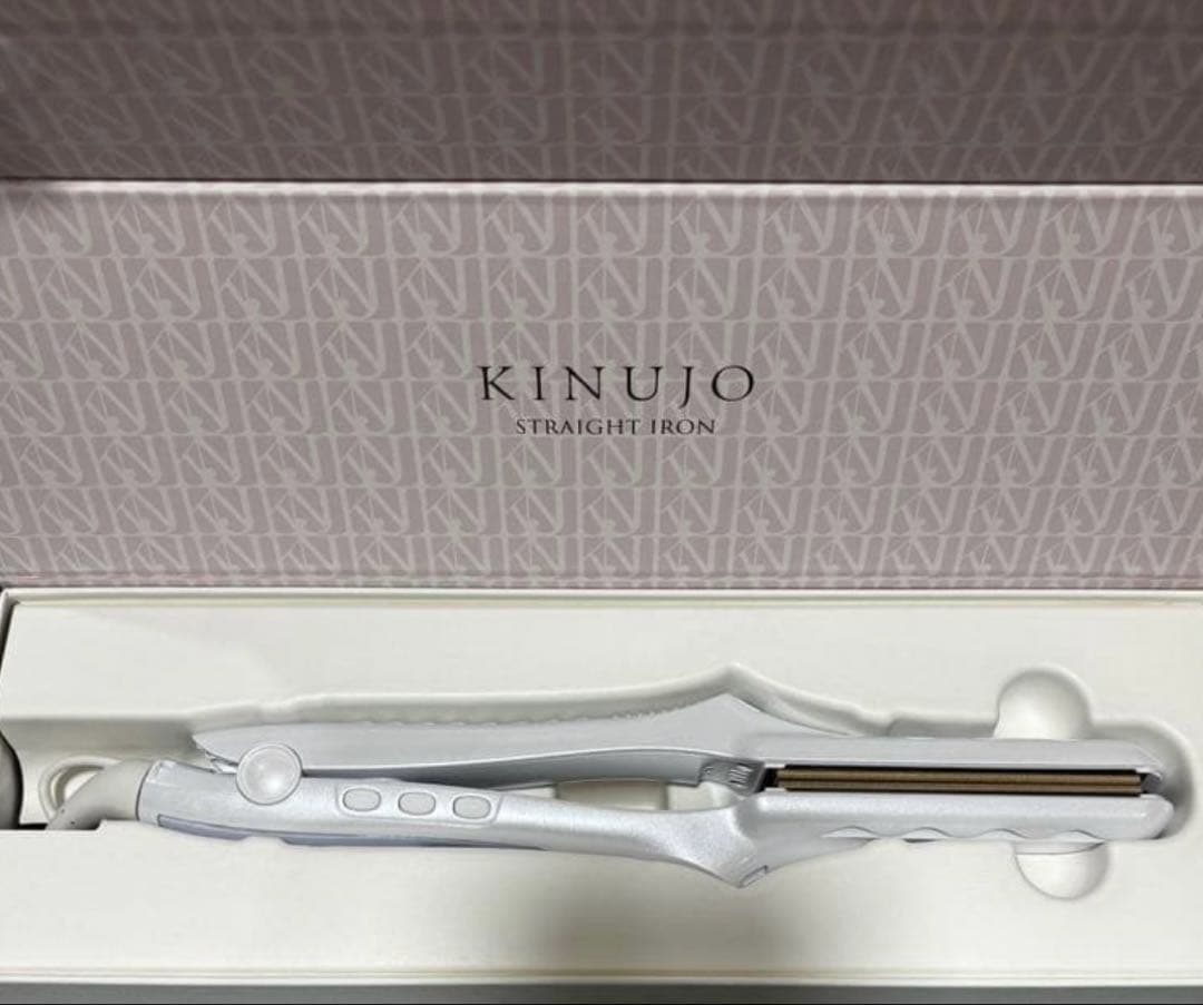 新品同様　絹女　ホワイト　KINUJOストレートアイロン　LM-225