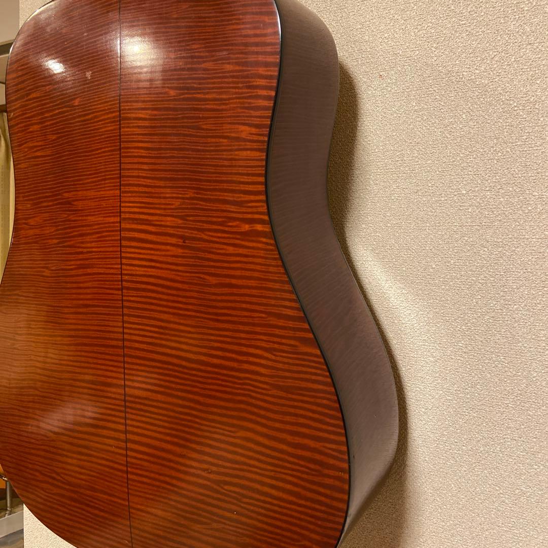 Kasuga（春日楽器）のレアモデル　トップ単板で虎杢のメイプルサイドバック