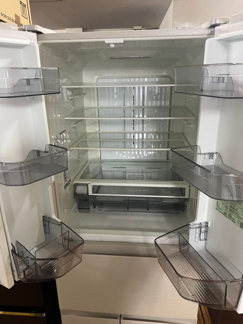 TOSHIBA 2022年製 6枚扉冷蔵庫　ガラストップ