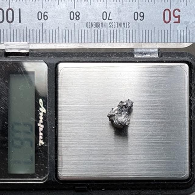【メルカリ限定】0.67g　日刀保　たたら玉鋼　国産鉱物　ケース売り　玉鋼