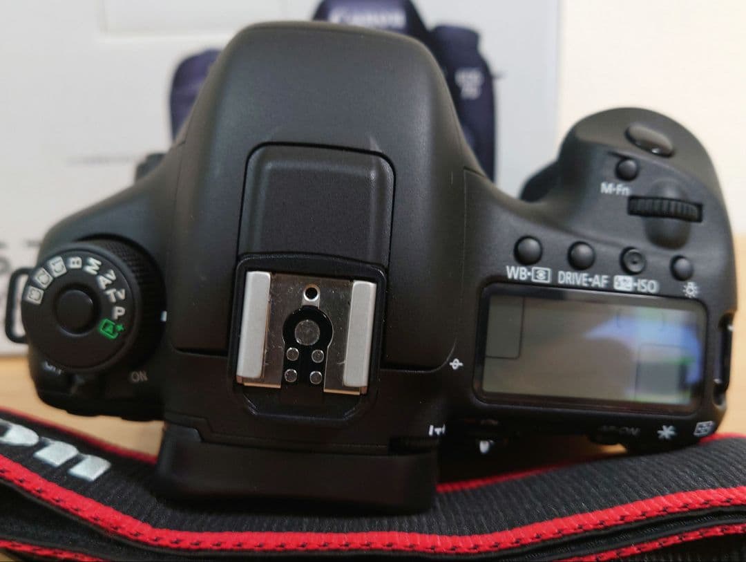 ［値下］Canon EOS 7D Mark II ボディ バッテリーグリップ付