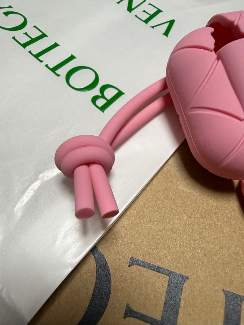 BOTTEGA VENETA ボッテガヴェネタAirPodsケース　ピンク