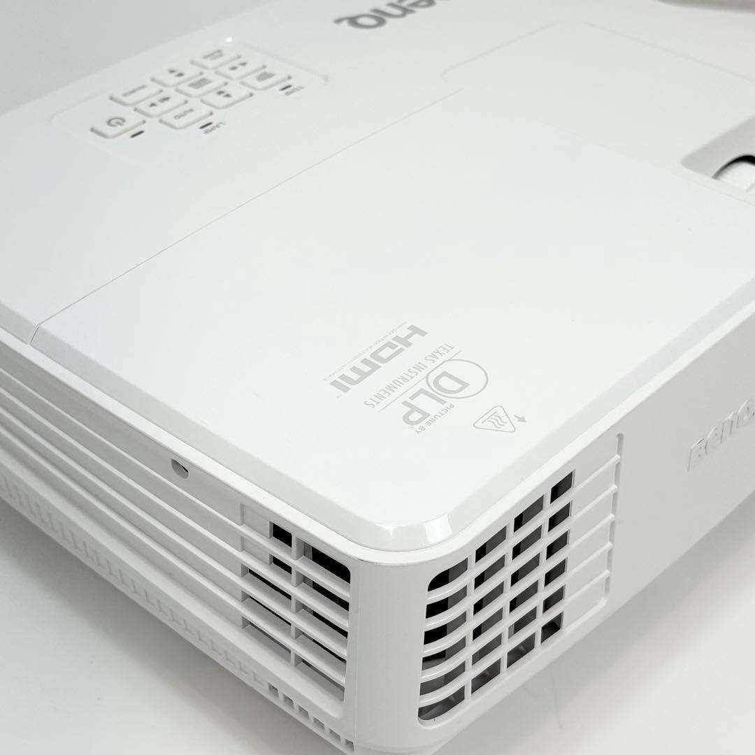 BenQ TW526 プロジェクター 本体 リモコン付 ランプ4時間表示