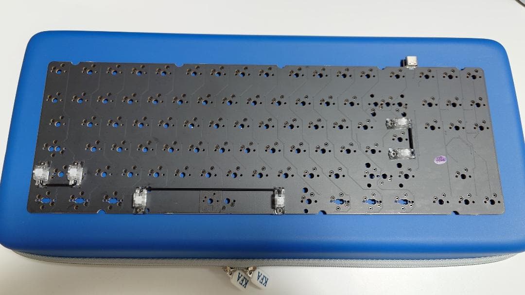 自作キーボード Freebird TKL White