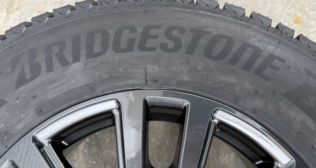 ランクル250スタッドレスBLIZZAKDM-V3 265/65R18新品未使用