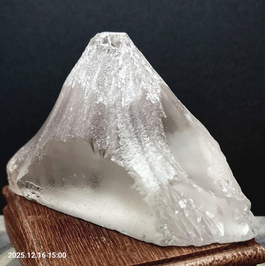 天然水晶 富士山彫刻 雪富士 一点物 手彫り コレクション 天然石 インテリア