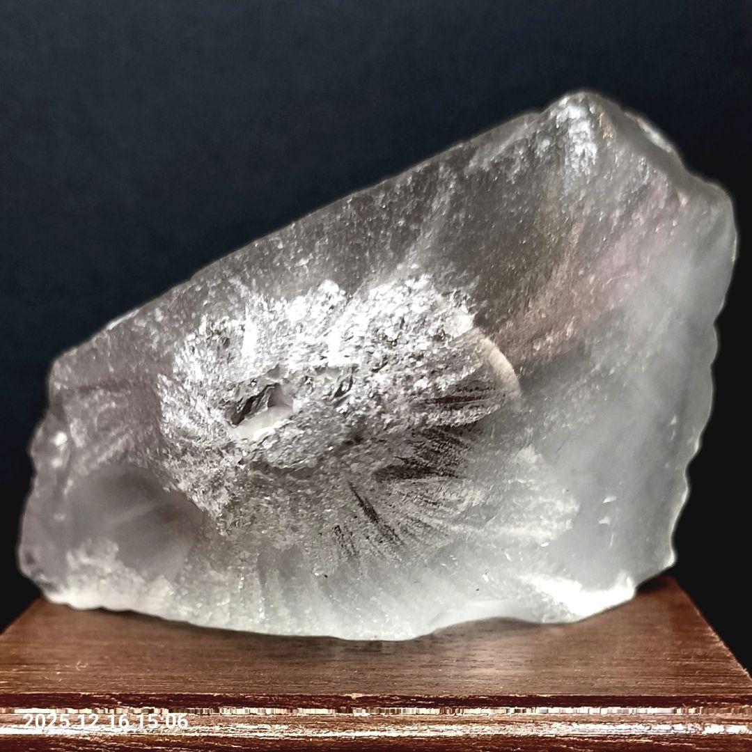 天然水晶 富士山彫刻 雪富士 一点物 手彫り コレクション 天然石 インテリア
