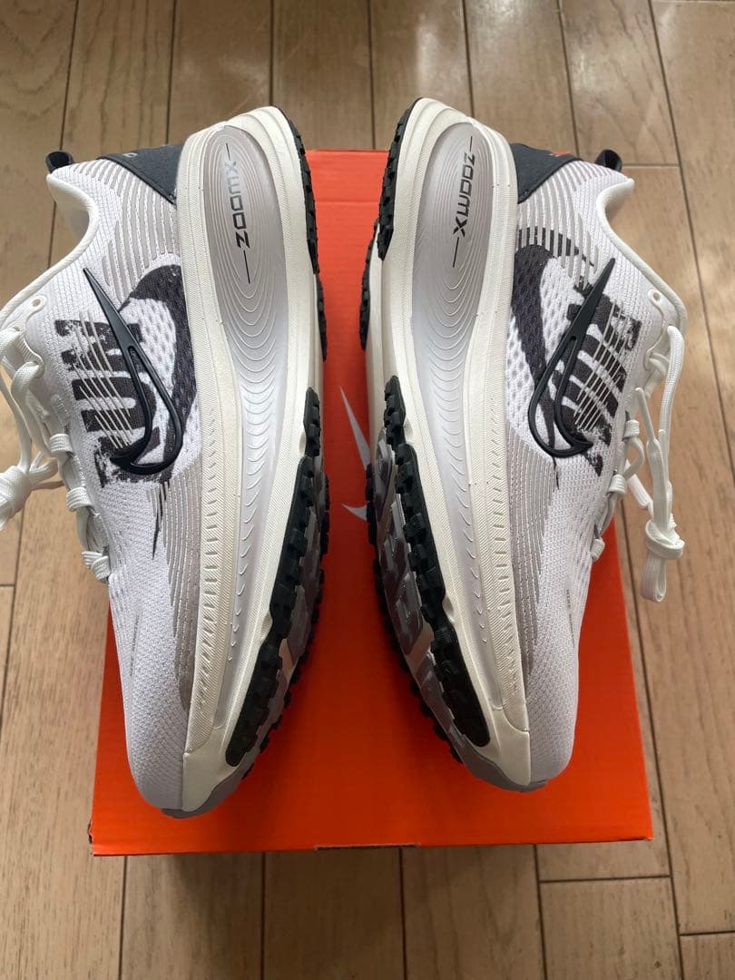 [新品未使用品]ナイキ　ボメロ18 26.0cm