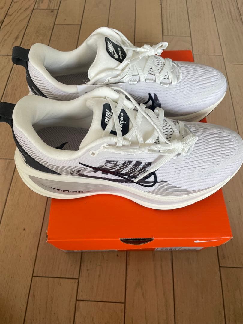 [新品未使用品]ナイキ　ボメロ18 26.0cm