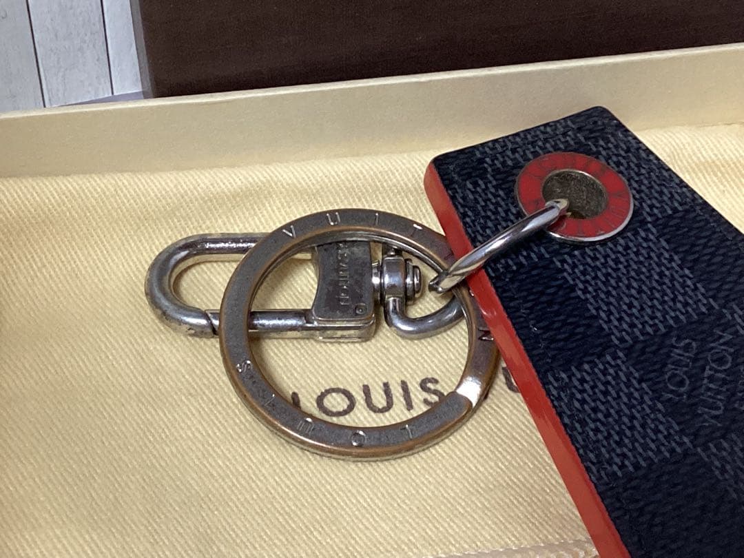 箱保存袋付美品ルイヴィトンLOUISVUITTONダミエ レザーキーホルダー本物