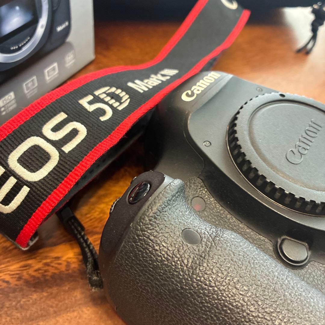Canon EOS 5D Mark III + バッテリーグリップ 巾着付