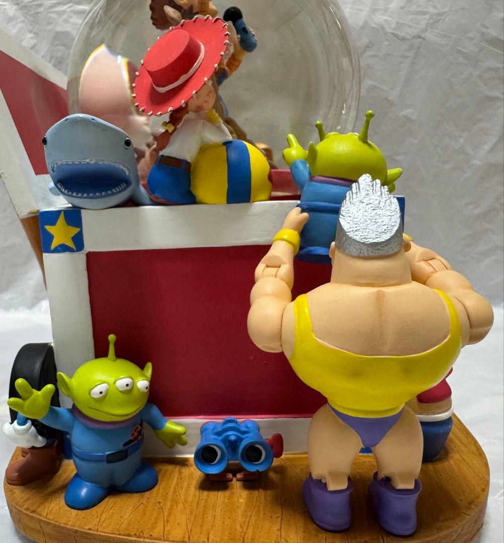 トイストーリー アンディのおもちゃ箱 ライトアップ オルゴール付 スノーグローブ