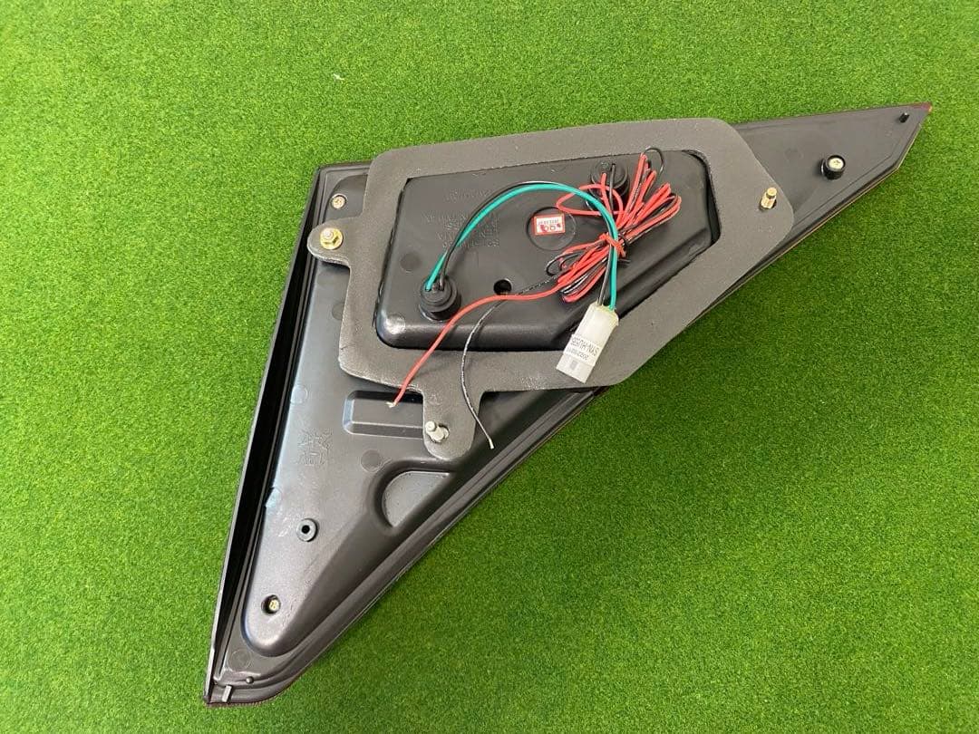 【クリスタルアイ（アルファード20系　テールランプ）】