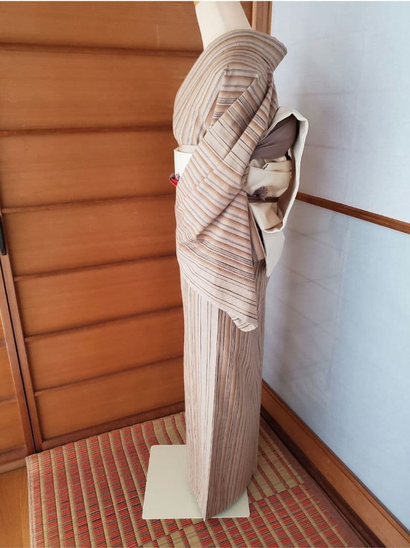 【美品＊未使用】真綿紬　縞　ベージュ　しつけ付き　正絹　スモールサイズ　特価☆