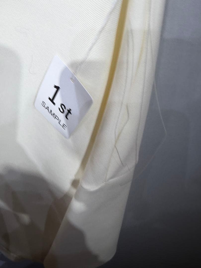 オフホワイトのボンディング