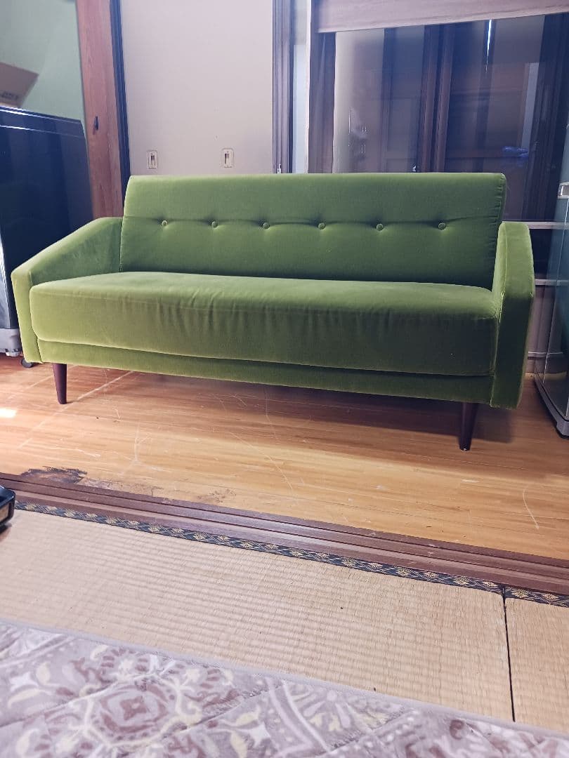 モスグリーン・ソファ