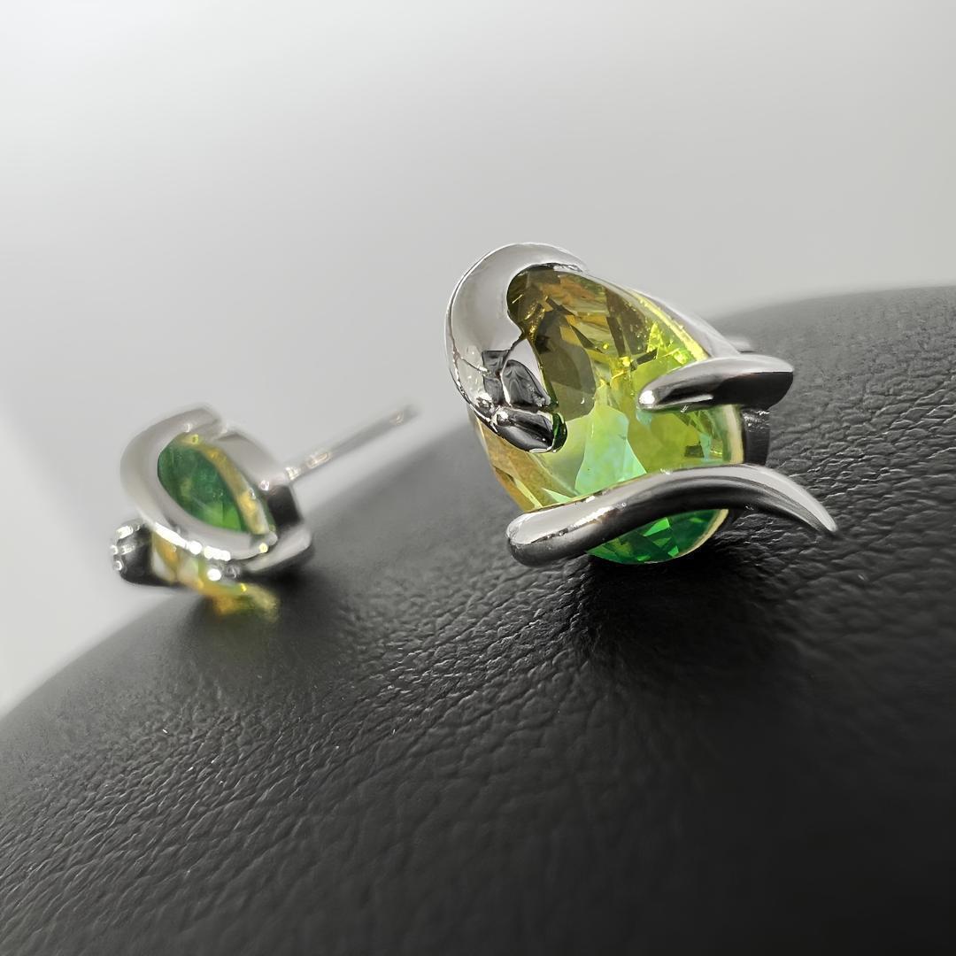 p104/【プラチナ仕上✧】白蛇ピアス　シルバー925　神秘的　開運　スネーク