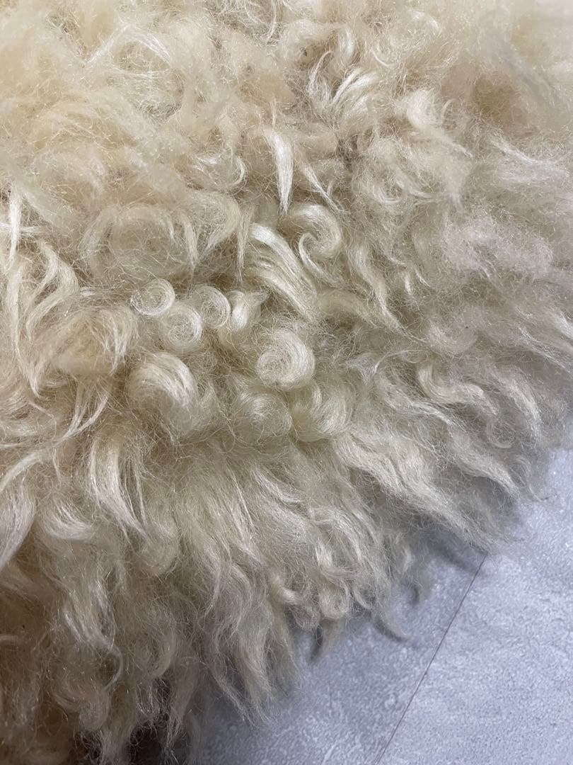 ニチロ毛皮株式会社　高級羊毛ムートンラグ　約194×68cm