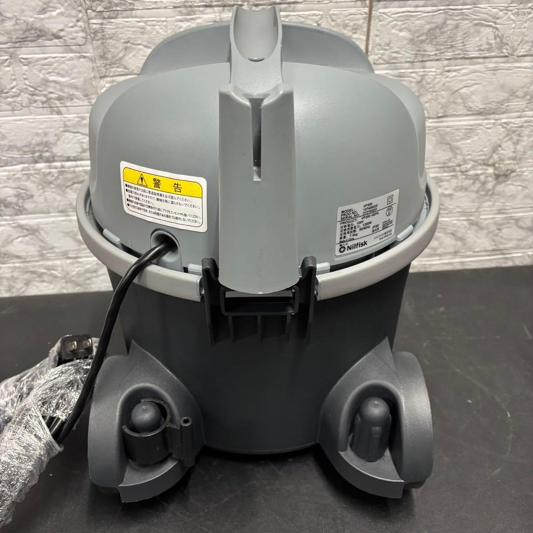 877　ニルフィスク　業務用　真空掃除機　VP300HEPA　ペーパーバッグ9枚