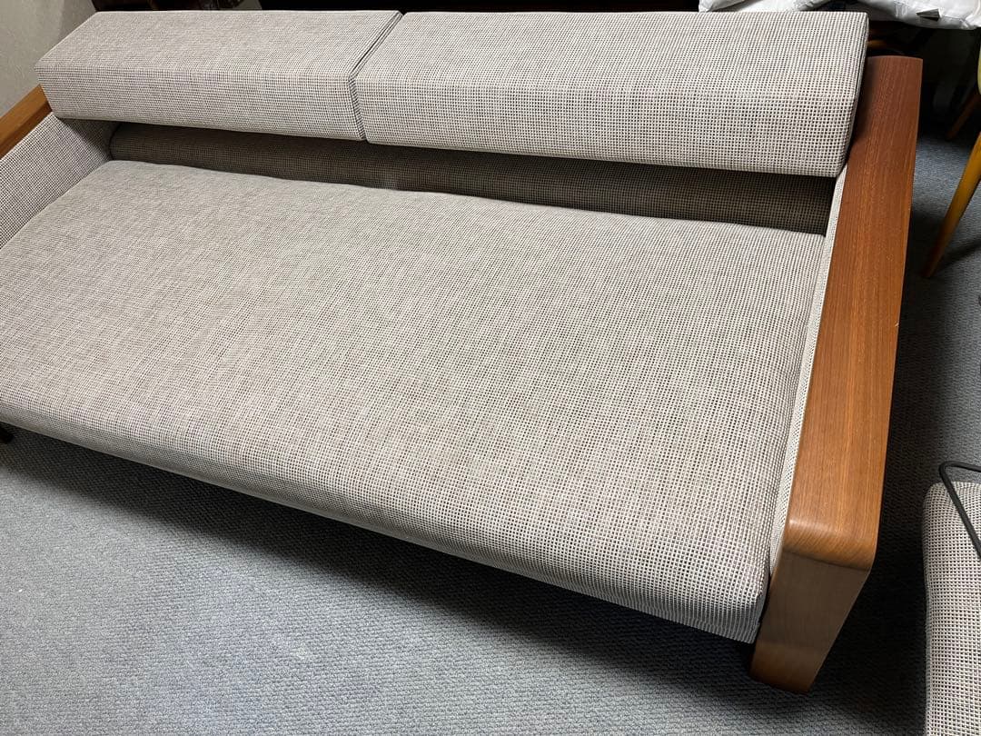 カリモク UU89アーム無垢材 3人掛けソファ 羽毛フェザー UUシリーズ