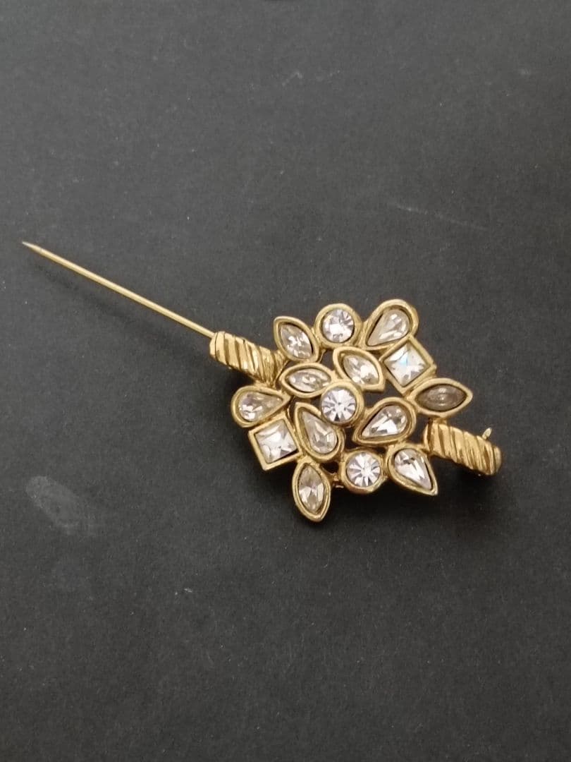 イヴサンローラン　ブローチ　ゴールド　ストーン　付属品なし