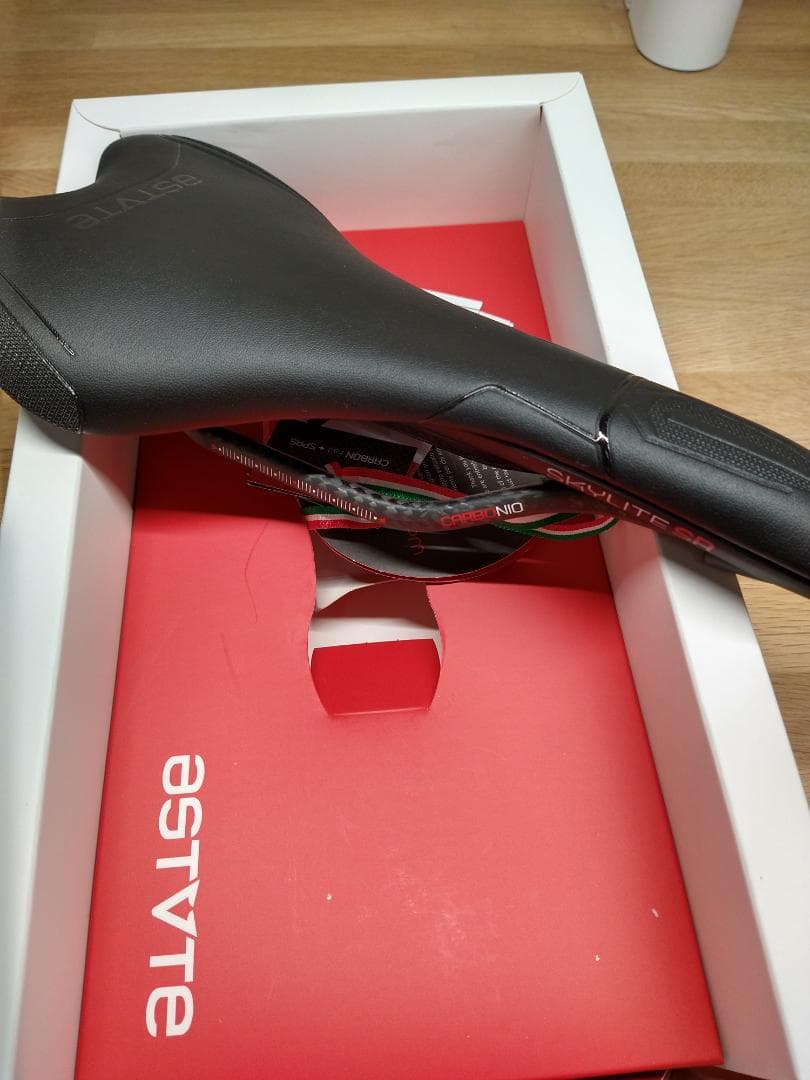 アスチュート ASTUTE SKYLITE SR カーボンレール サドル