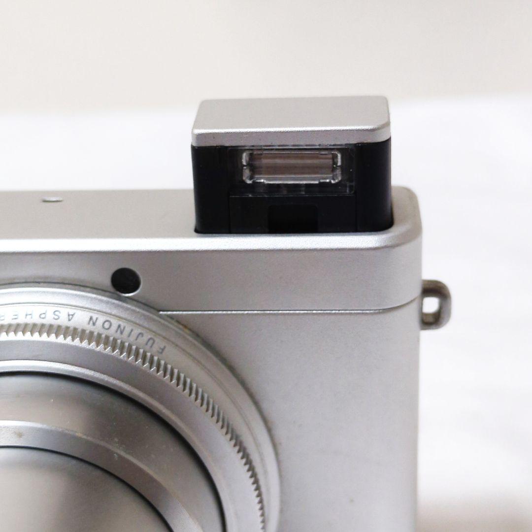 FUJIFILM XQ1 シルバー コンパクトデジタルカメラ