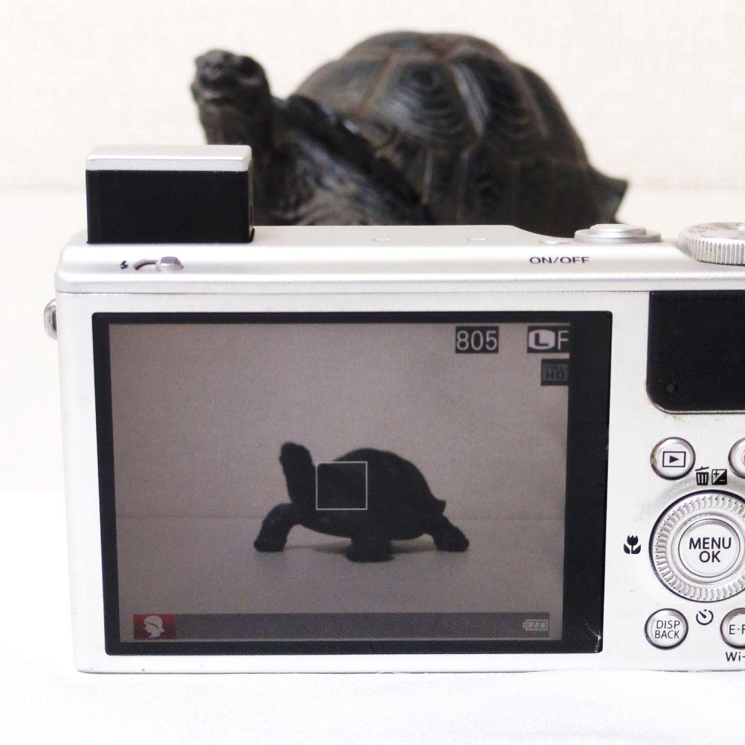FUJIFILM XQ1 シルバー コンパクトデジタルカメラ