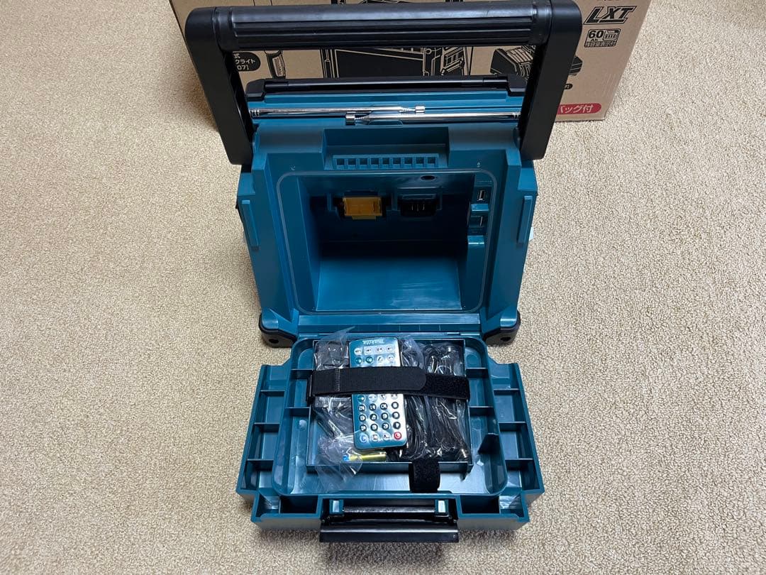 マキタ　電池式テレビ、ライト、電池、充電器