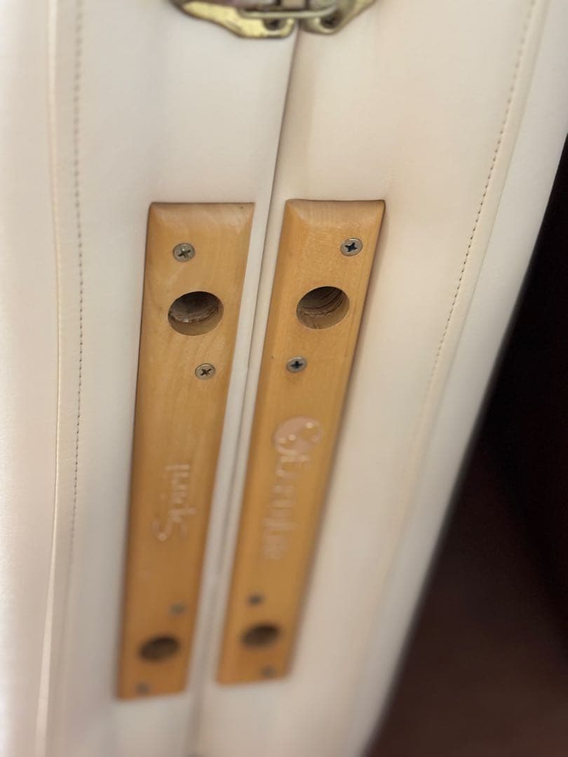 アースライト社製　マッサージベッド