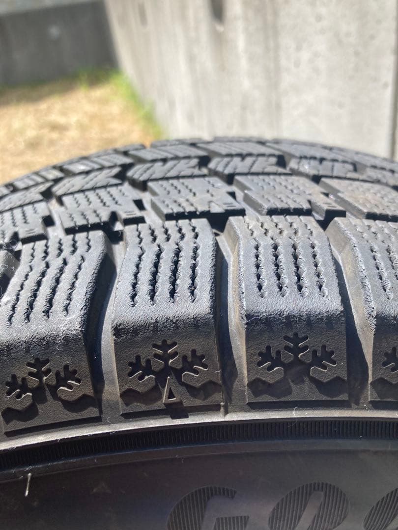 スタッドレスタイヤ　GOOD YEAR 205／60R16 92Q 16インチ