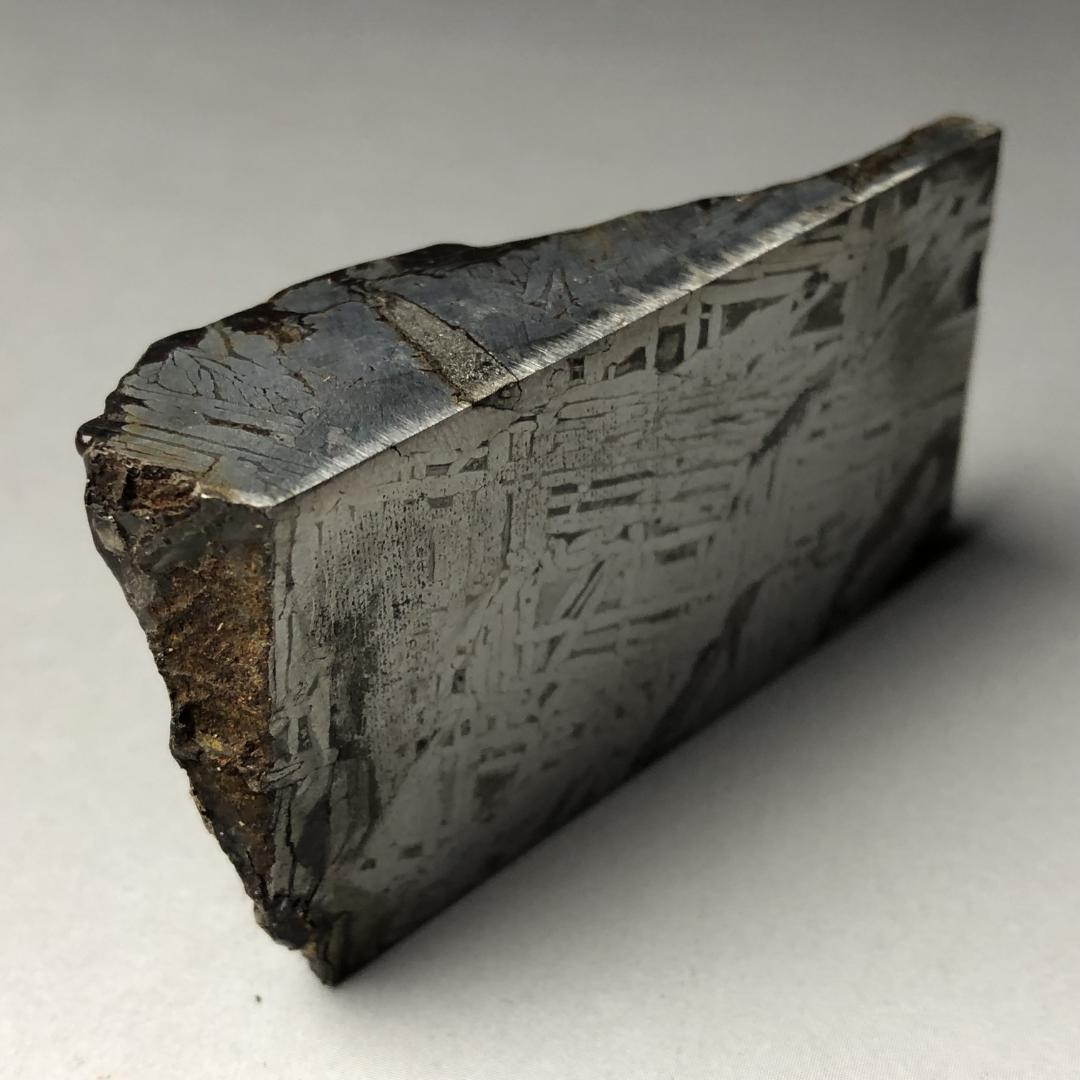 アルタイ隕石 鉄隕石　外皮付き隕石　エンドカット　原石　重さ約131ｇ