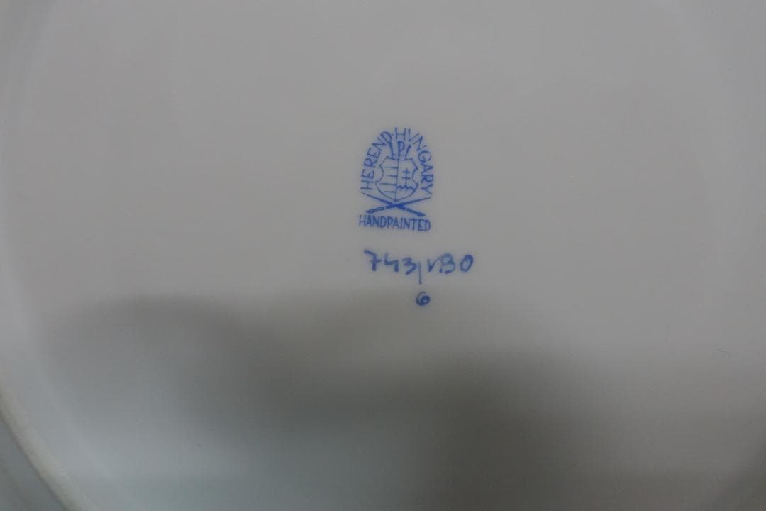 訳あり！ヘレンドヴィクトリア ティーカップ、ソーサー２枚