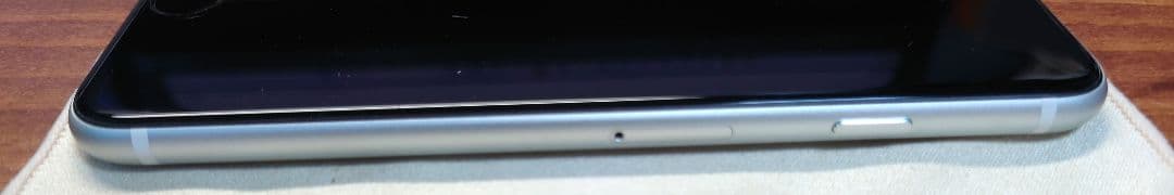 iPhoneSE 第2世代 本体 ホワイト 64GB バッテリー容量83%