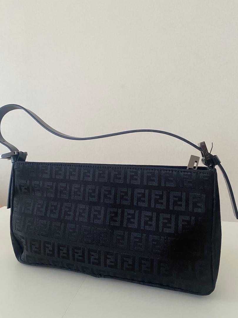 FENDI ズッキーノ　ズッカ柄　アクセサリーポーチ　ブラック