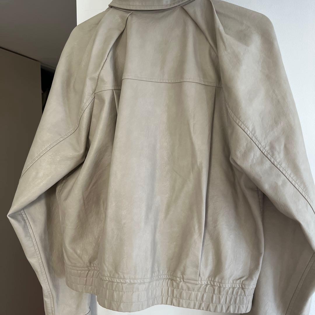 Kastane フェイクレザーショートブルゾン カスタネ アイボリー