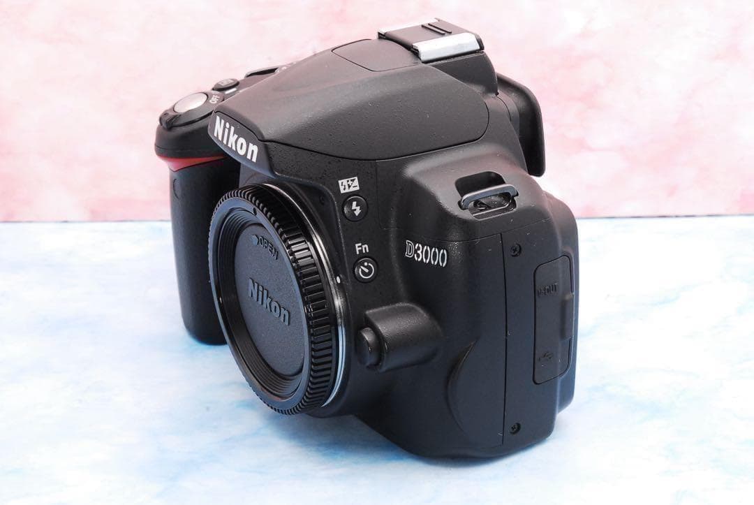 Nikon D3000☆手ぶれ補正Wレンズ☆一眼レフカメラ☆実用品☆