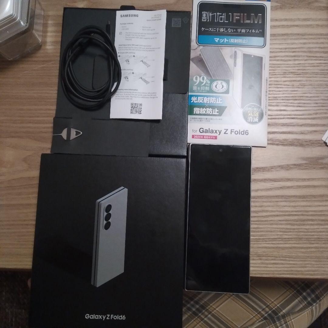 Samsung Galaxy Z Fold6 本体 シルバー 512GB