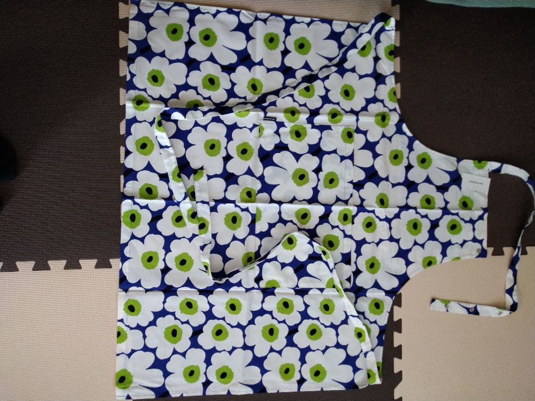 marimekko 花柄エプロン