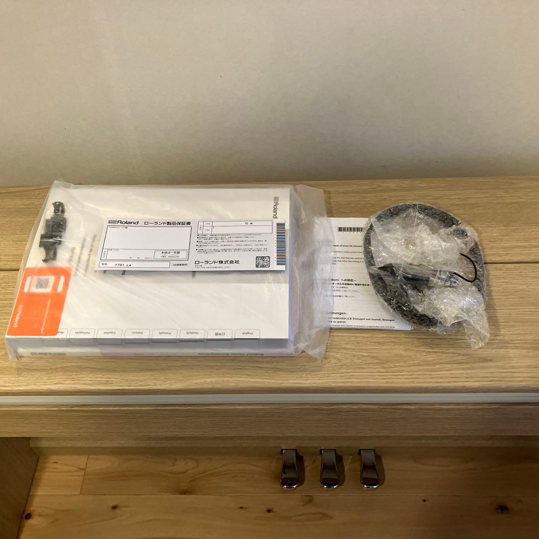 2025年製12月購入ほぼ新品送料込みローランドRoland F701-LA