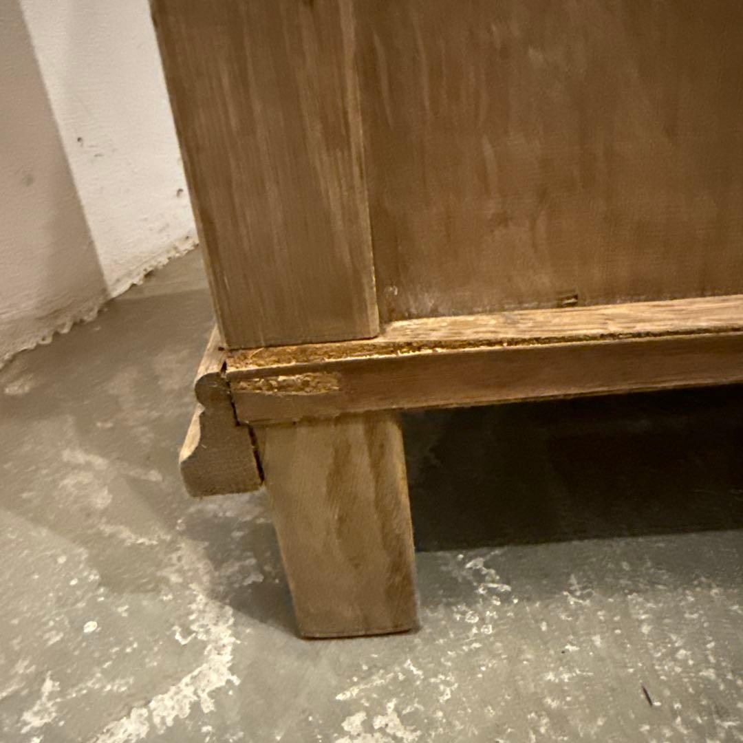 ヴィンテージ　木製サイドテーブル　引き出し／扉収納付き　剥離