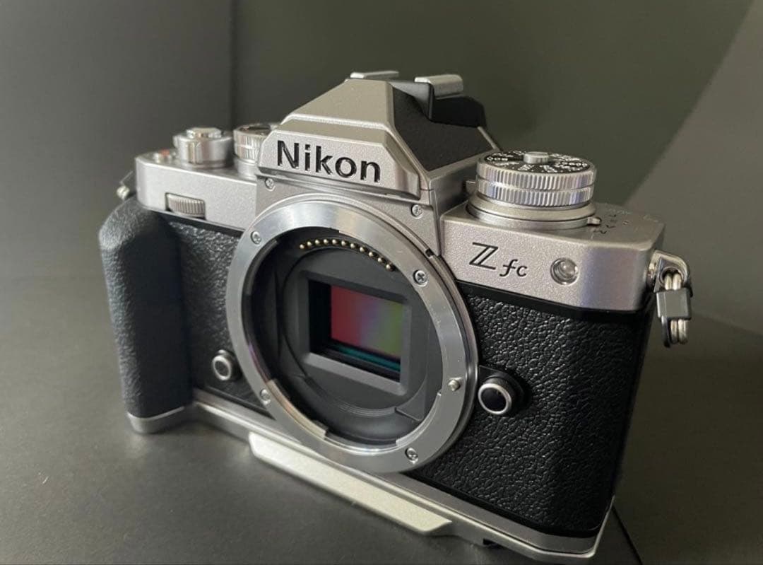 Nikon Z fc ミラーレス一眼カメラ
