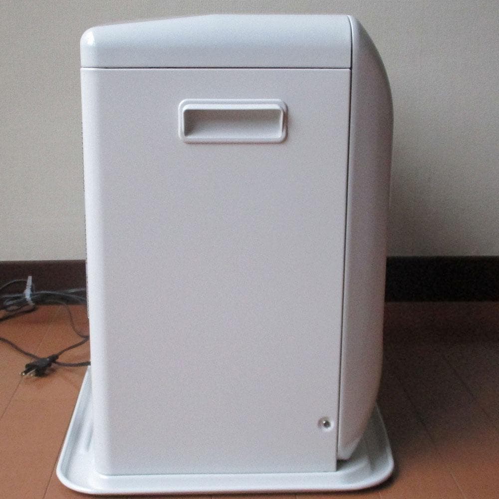 【その寒い部屋に】ほぼ新品　全く使用感無し極上ストーブ　コロナ石油ファンヒーター