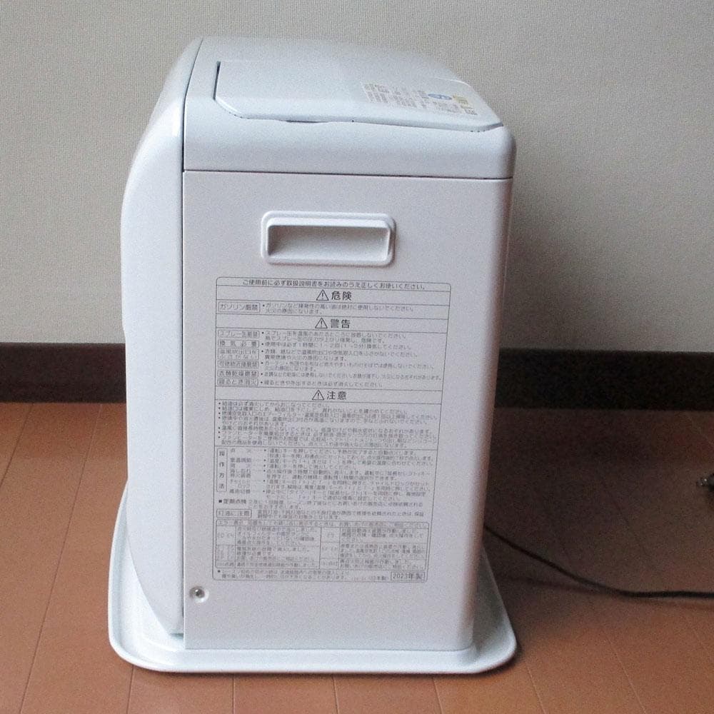 【その寒い部屋に】ほぼ新品　全く使用感無し極上ストーブ　コロナ石油ファンヒーター