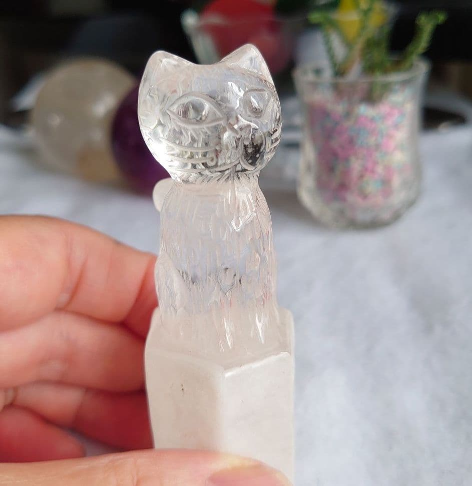 ★ホワイトガーデンクォーツ　クリアクォーツねこネコ猫の置物