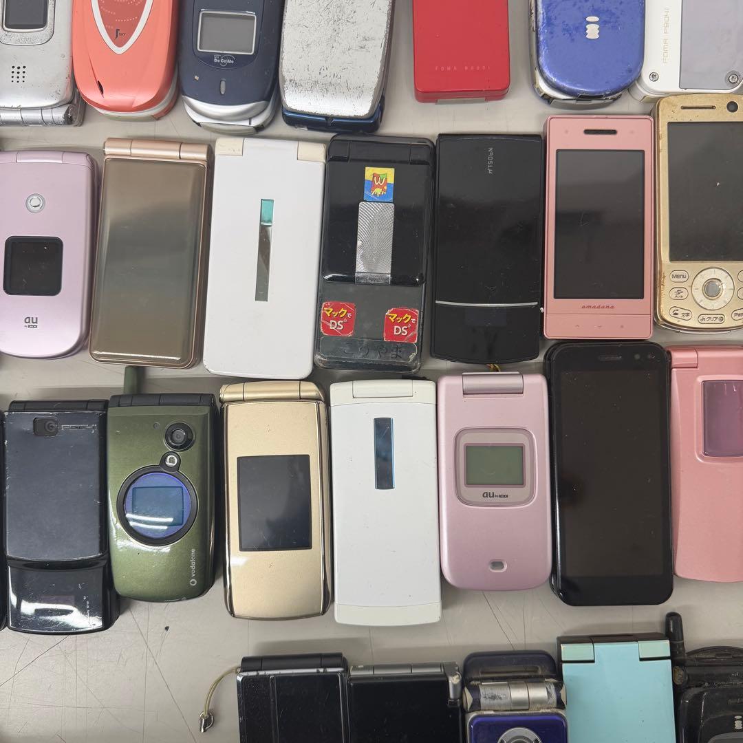 ガラケー　110個まとめ売り　ジャンク品　折りたたみ式携帯電話セット
